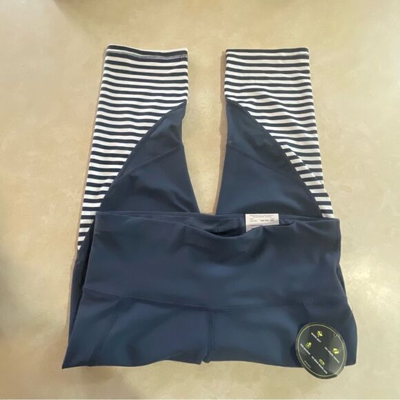 Women’s Xersion yoga Workout crop Capri pants size Medium M navy blue - Picture 1 of 3